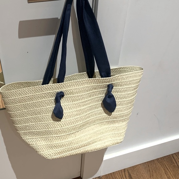 Neiman Marcus StrawTote with fabric handle - Picture 5 of 8